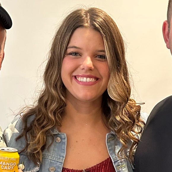 Meet your Posher, Hali - Picture 1 of 1